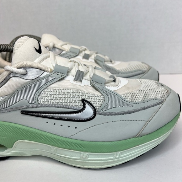 Nike Air Max Bliss Womens Sz 10M DH5128-103 White/Silver/Sage XLNT COND.! - Picture 9 of 16